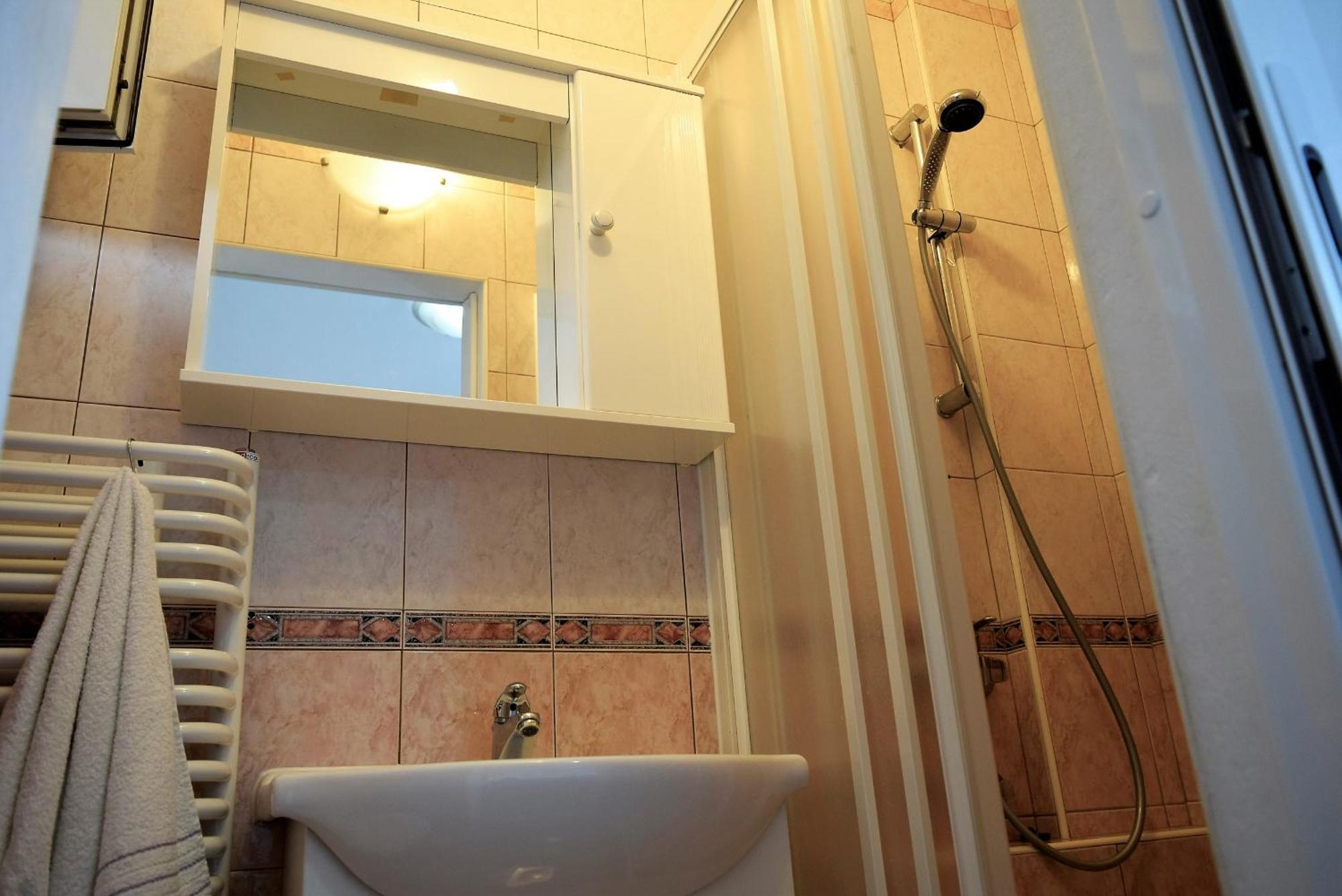 Banjol Sunnyy Beacch Apartments חדר תמונה