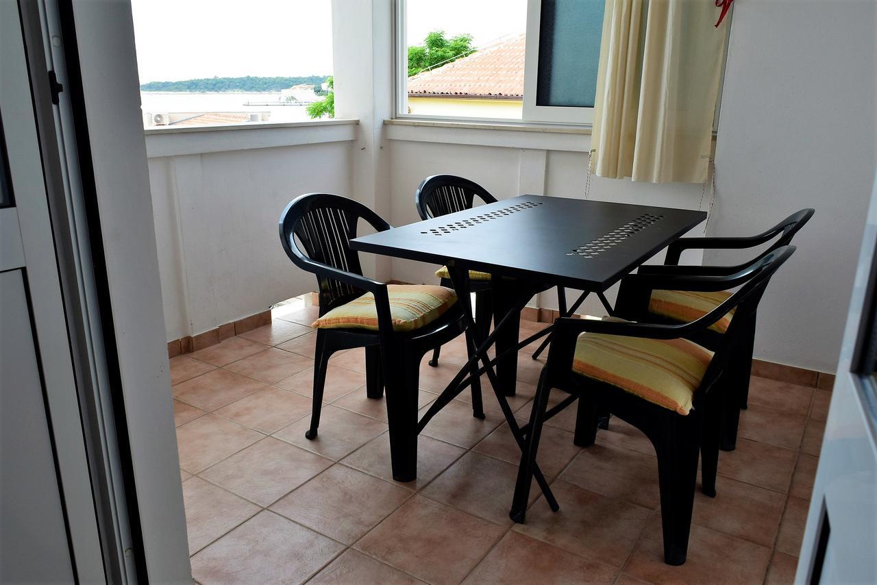 Banjol Sunnyy Beacch Apartments מראה חיצוני תמונה